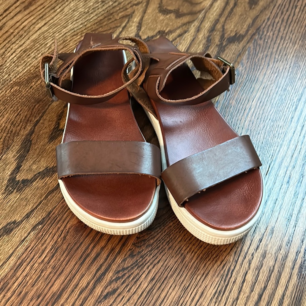 Mia Women’s Sandals